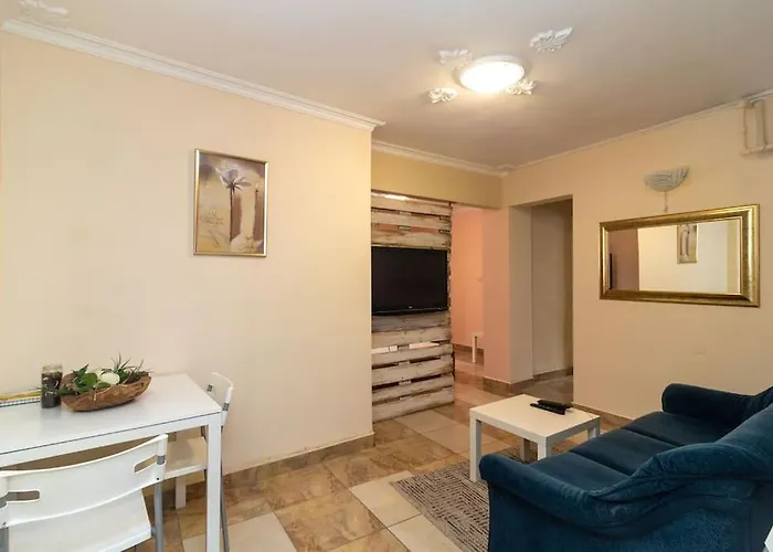 Charming Artistic * Sofia